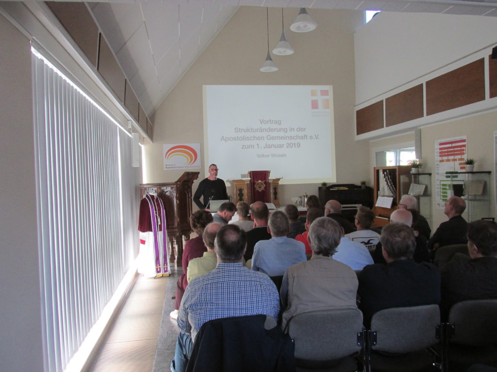 Vortrag von Volker Wissen zu den Strukturänderungen in der Apostolischen Gemeinschaft 2019.